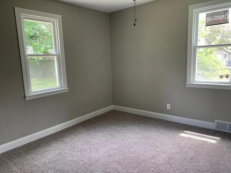 1370 Lennington Cir Ne - Photo 3 of 13