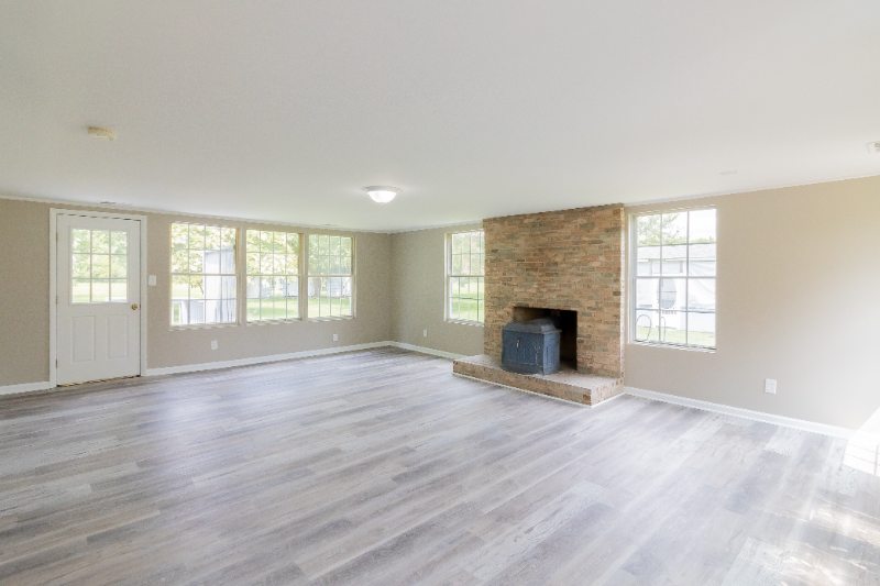 24338 Longview Rd - Photo 3 of 16