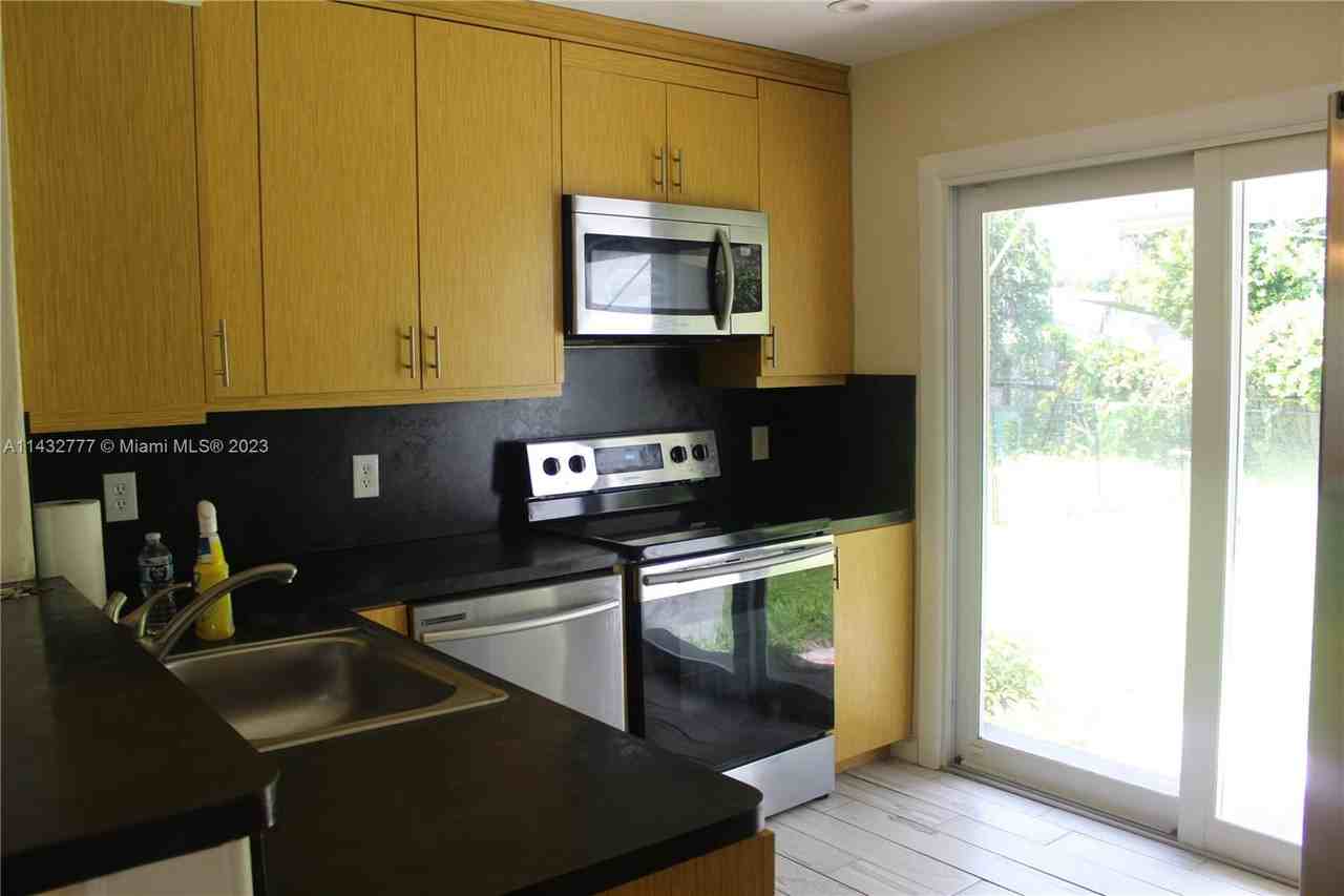 4541 Sw 25th Ave #NA - Photo 3 of 14