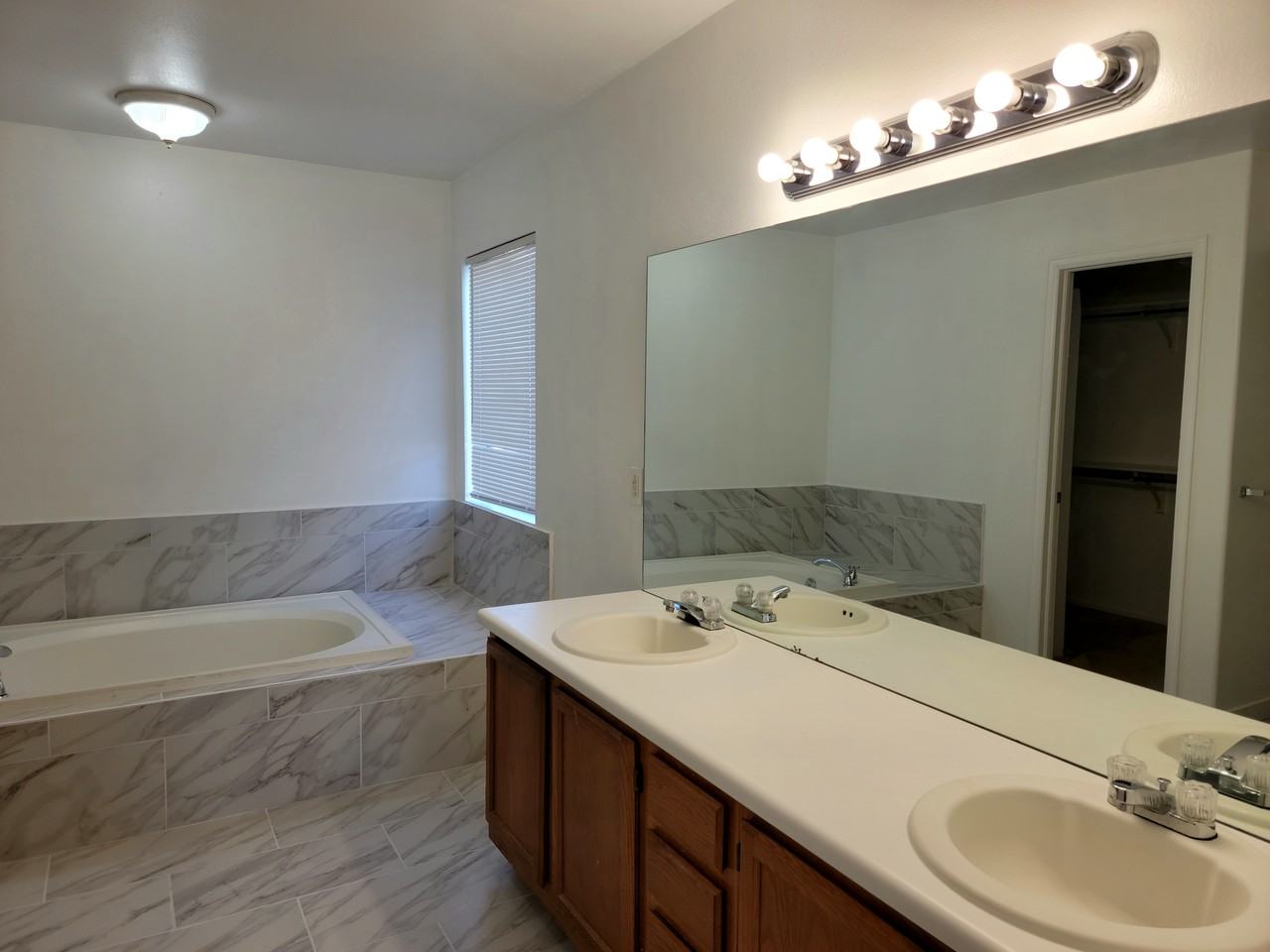 2759 S Ensenada Ct #NA - Photo 2 of 8