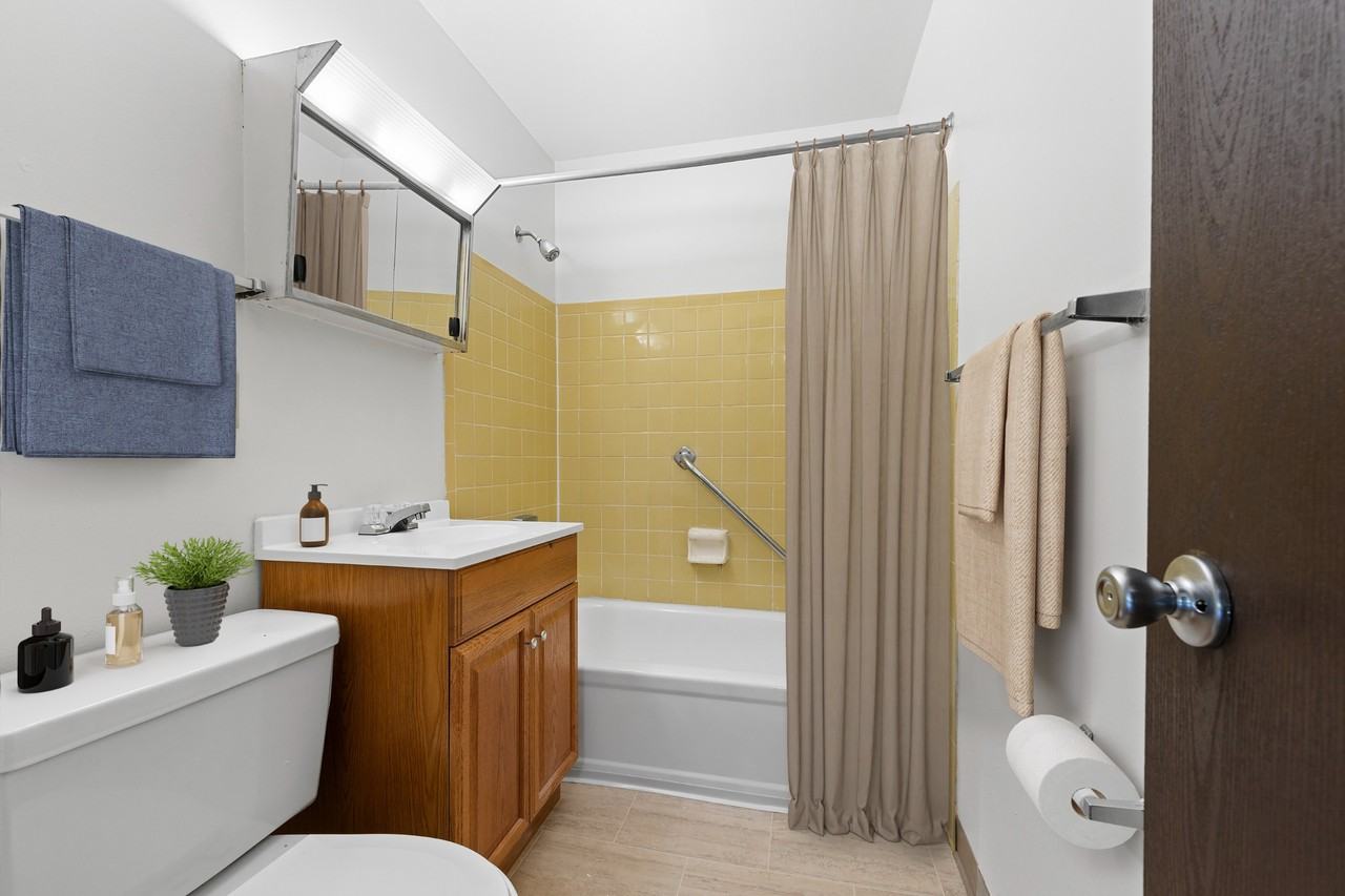 Huntingdon Village Apartments - Photo 6 of 12