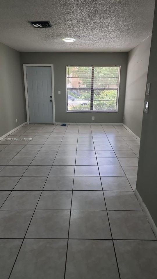 11544 Nw 44th St - Photo 3 of 8