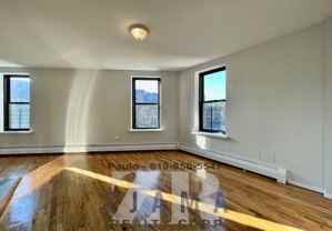 130 Saint Pauls Pl #3E - Photo 1 of 1