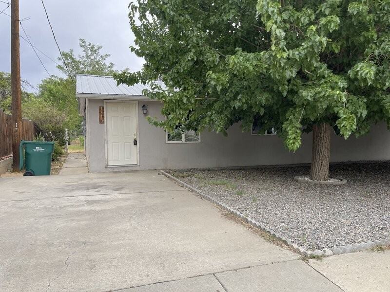 1310 Smith Ln - Photo 2 of 13
