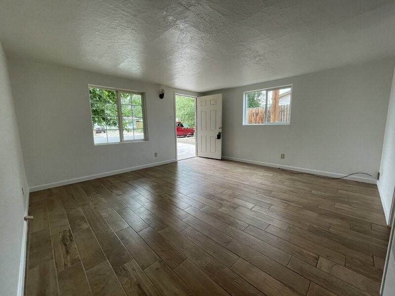 1310 Smith Ln - Photo 3 of 13