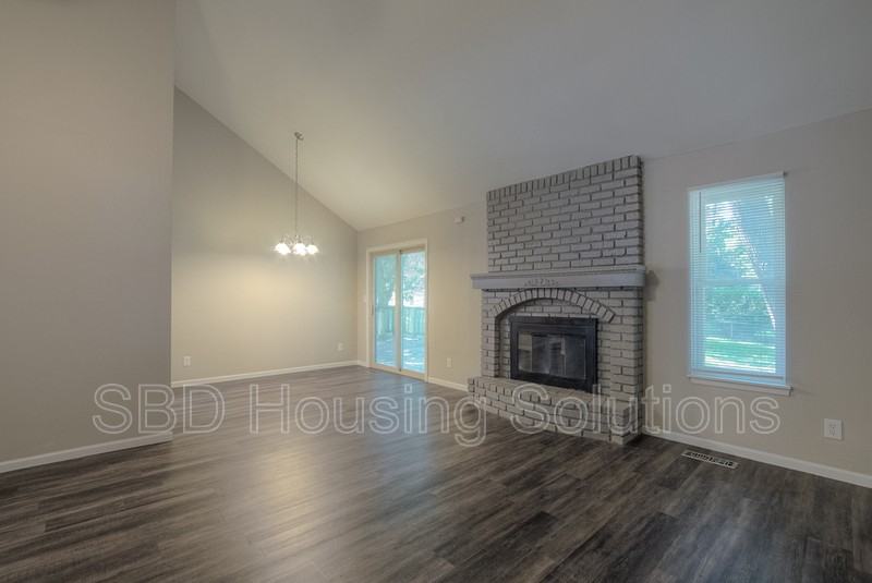 613 Ne 114th Ter - Photo 2 of 13