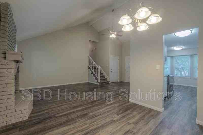 613 Ne 114th Ter - Photo 3 of 13