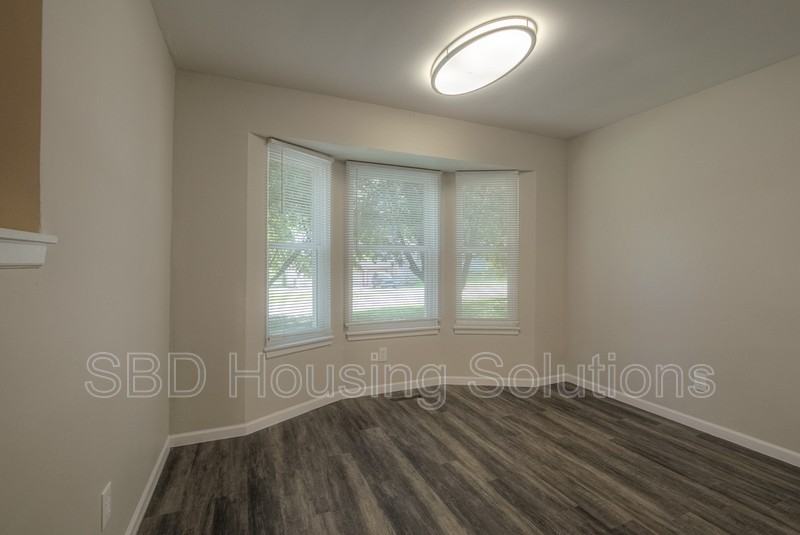 613 Ne 114th Ter - Photo 6 of 13