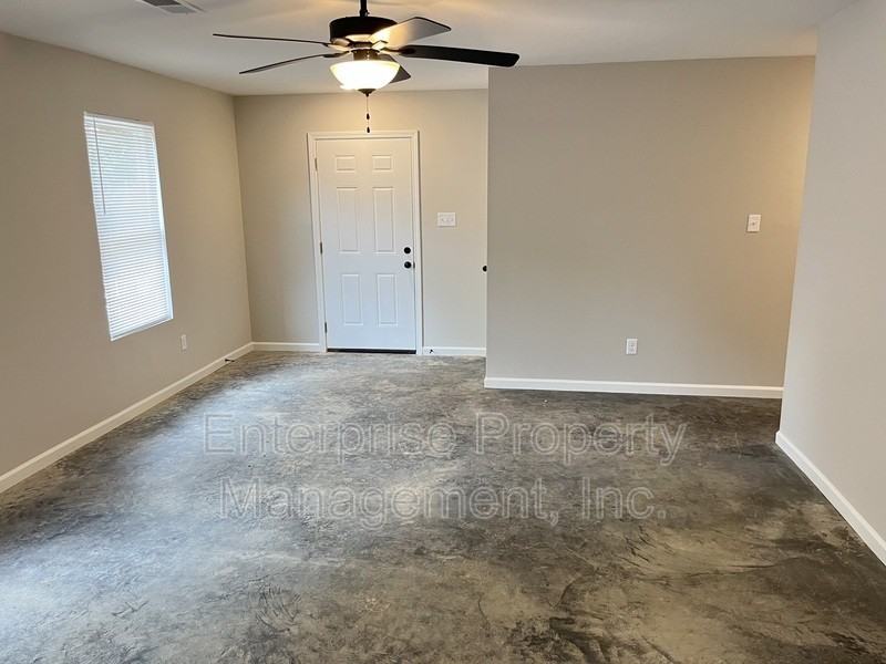2645 Mirror Ave - Photo 6 of 32
