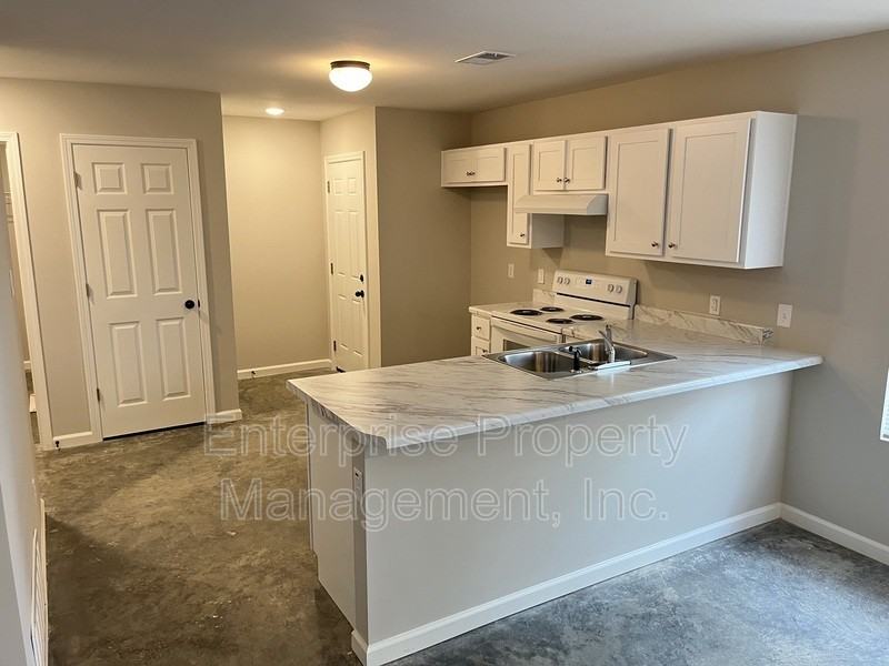 2645 Mirror Ave - Photo 3 of 32