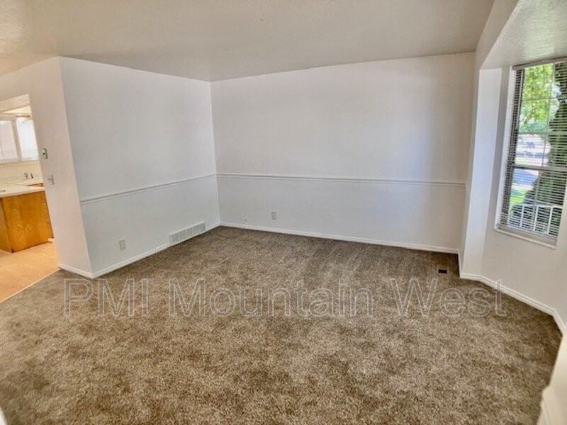 2186 Ne - Photo 4 of 29