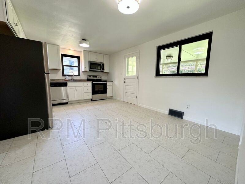 6416 Verona Rd - Photo 2 of 18