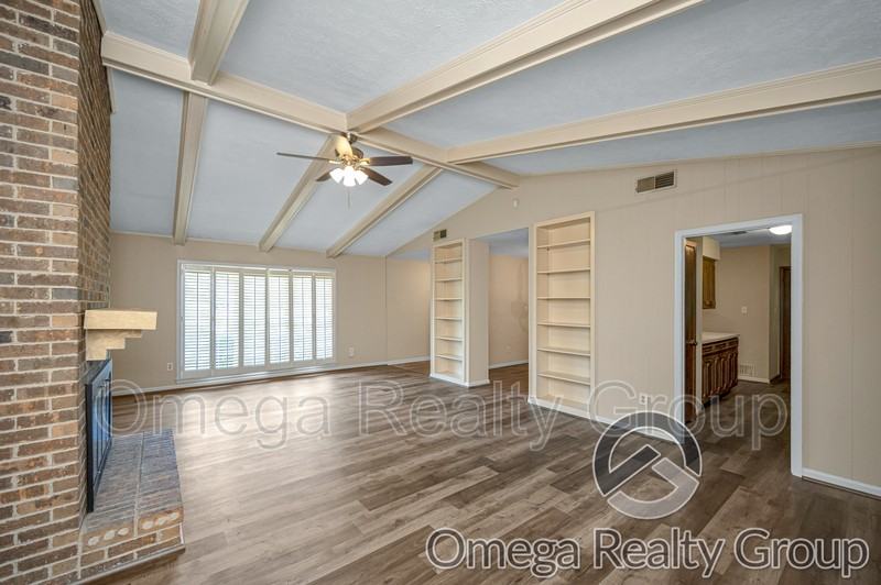 4318 Mabson Dr - Photo 6 of 34