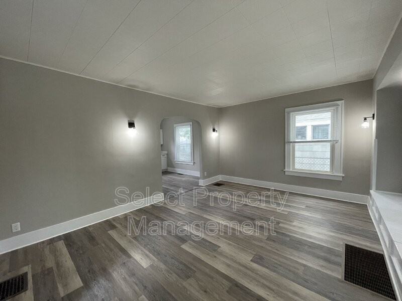 1430 Eagle St - Photo 2 of 20