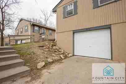 4431 Northeast Winn Road - Photo 3 of 36