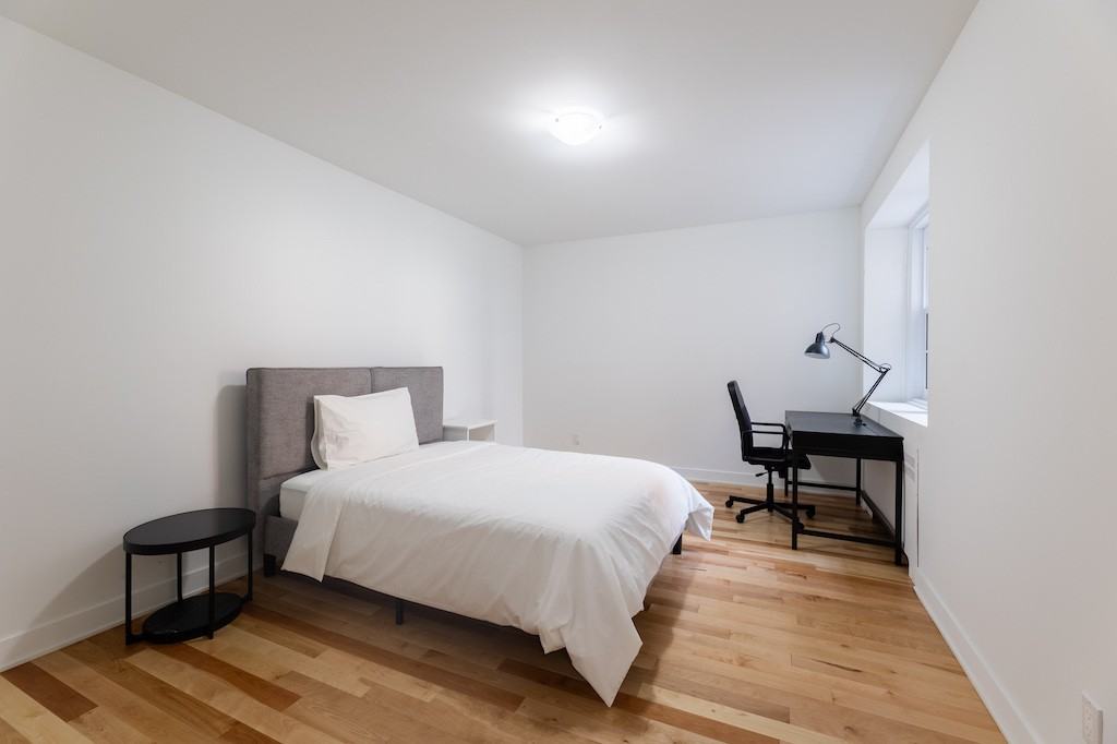 1575 Av. Summerhill - Photo 2 of 19