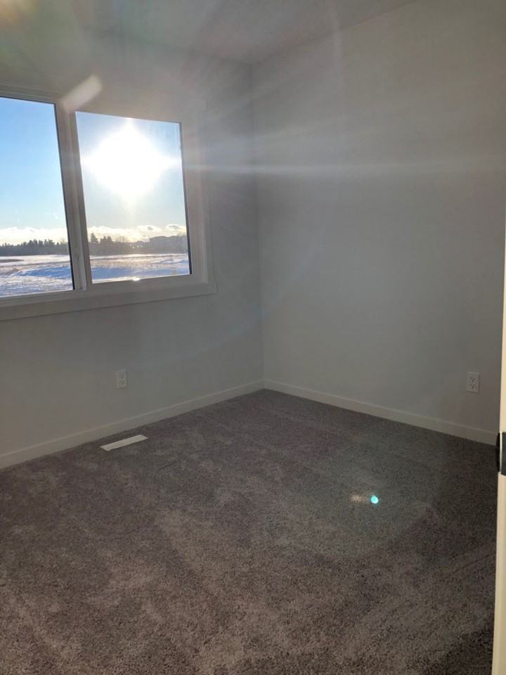 Beautiful full house in Southpointe Fort Sask! - Photo 2 of 24