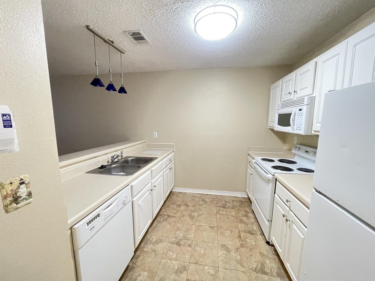 495 Keystone Rd #1 - Photo 3 of 30