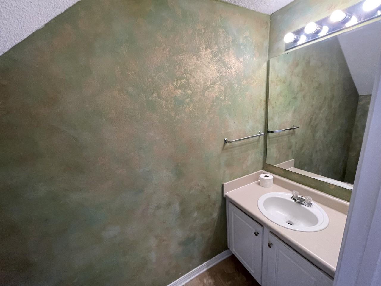 495 Keystone Rd #1 - Photo 4 of 30