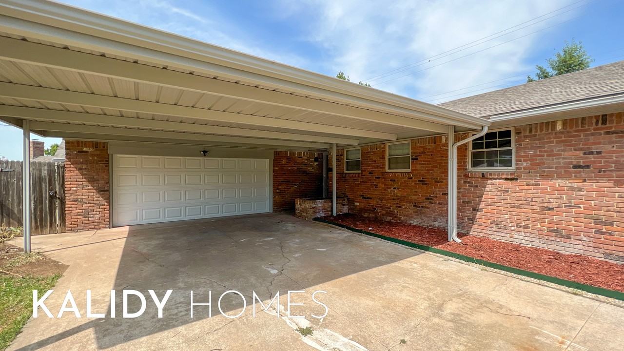 702 Amity Ln #1 - Photo 3 of 33