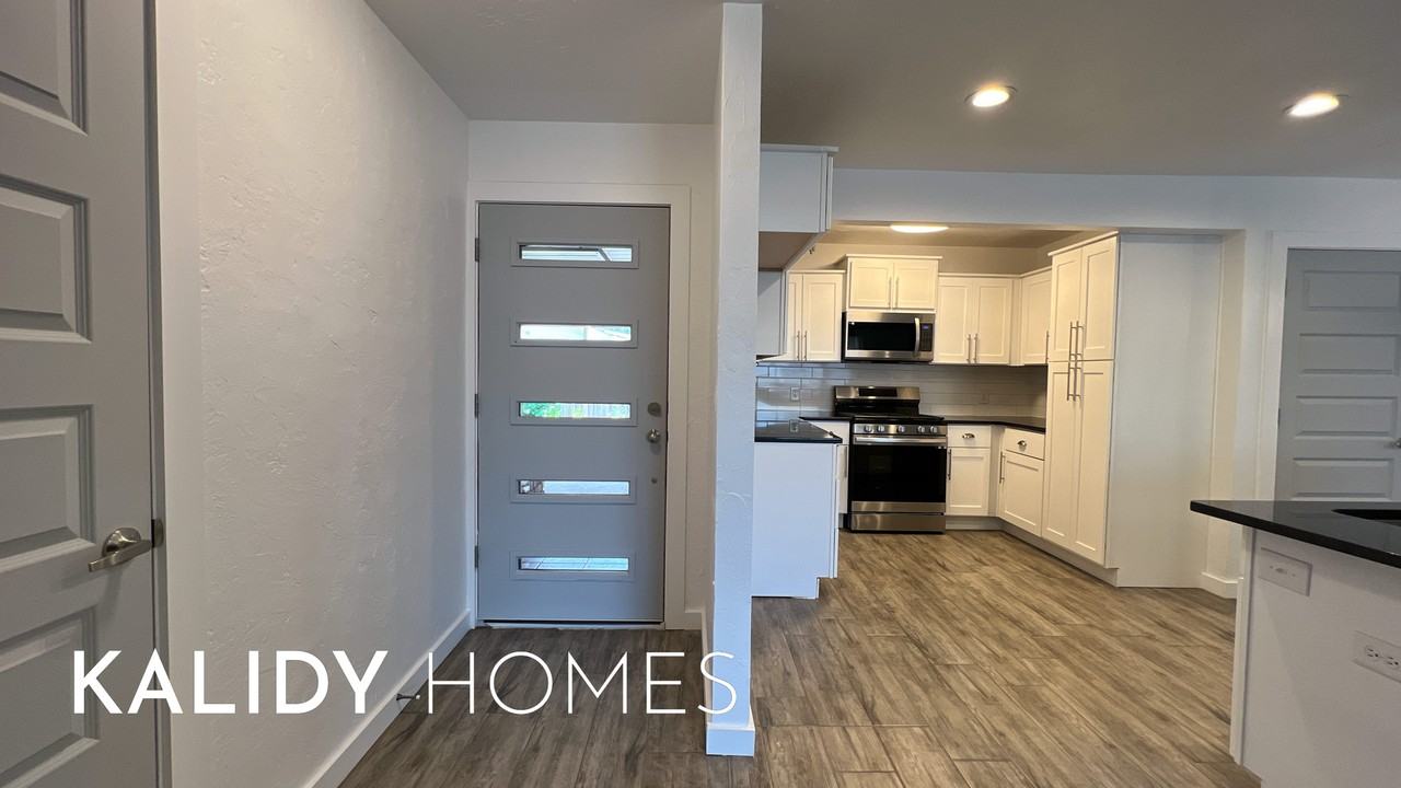 702 Amity Ln #1 - Photo 7 of 32