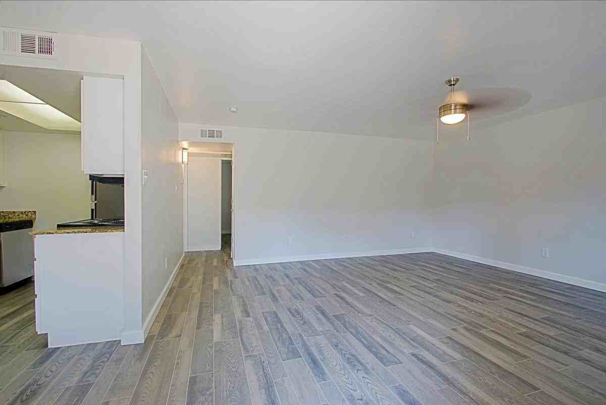 1248 S Vineyard - Photo 7 of 22