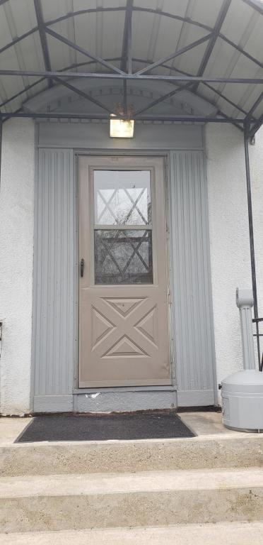 1114 E 22nd St - Photo 3 of 18