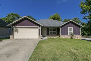 3411 S Oak Ave - Photo 1 of 1