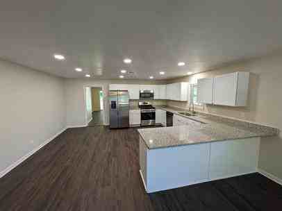 423 S Bristow Ave - Photo 3 of 22