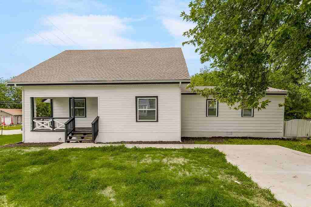 929 E Walnut St - Photo 2 of 35