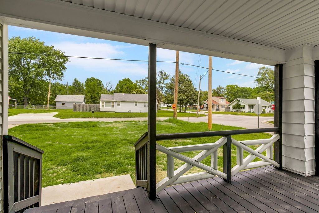 929 E Walnut St - Photo 3 of 35