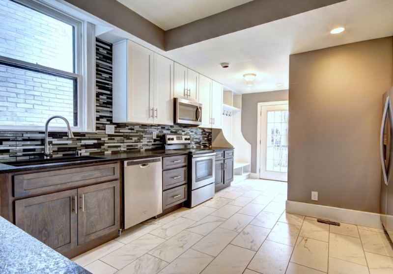 1439 Tyler Park Dr - Photo 2 of 28