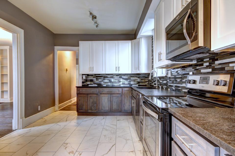 1439 Tyler Park Dr - Photo 3 of 28