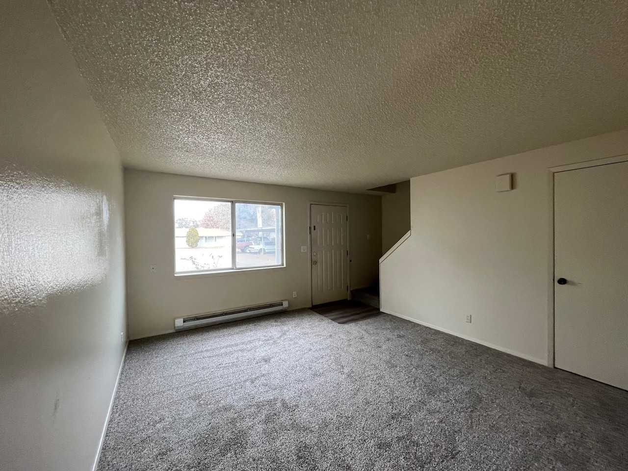 203 E Bird Ave #B - Photo 3 of 9