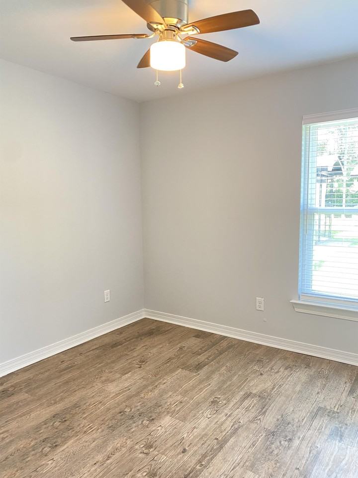 18272 Sidney Ave #2 - Photo 7 of 15