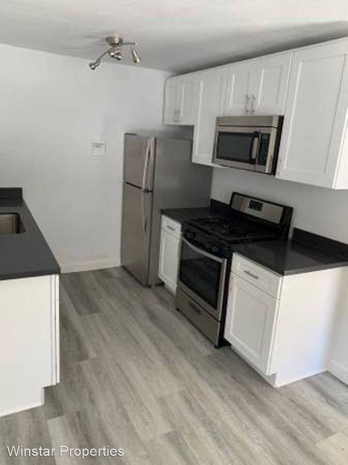 College Manor - Photo 3 of 39