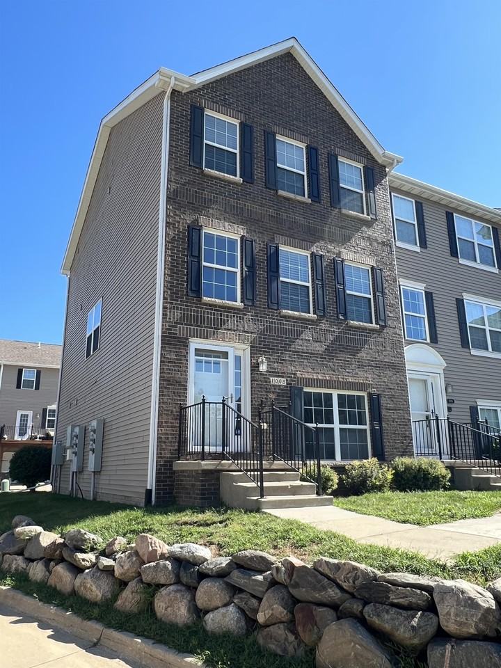1005 Ne Kamies Ln #TH - Photo 2 of 14