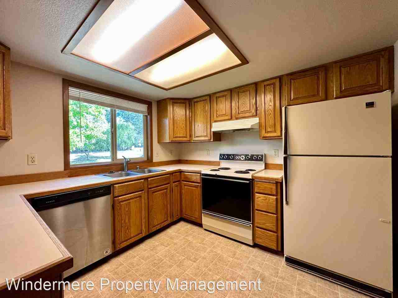 617 Willow Ct S - Photo 3 of 14