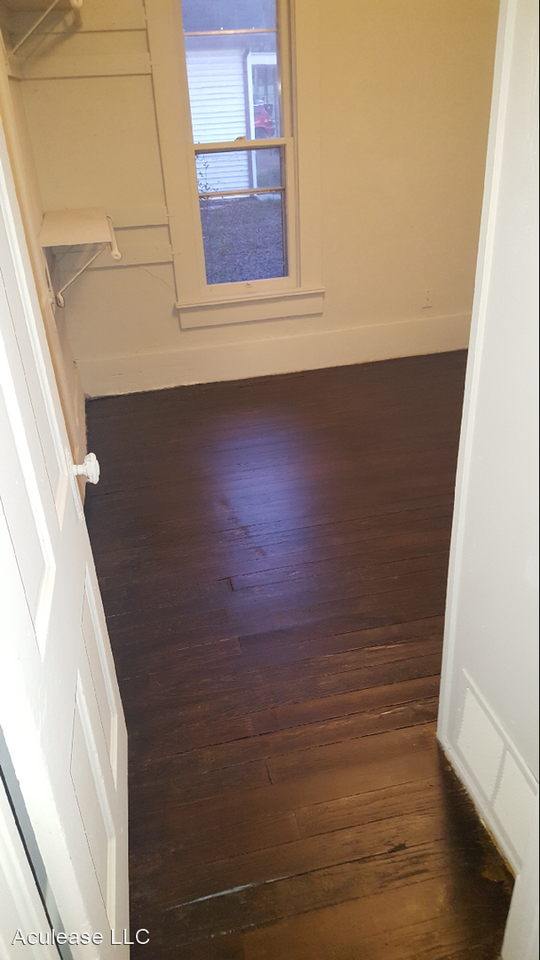 301 S Edwards Ave - Photo 2 of 6