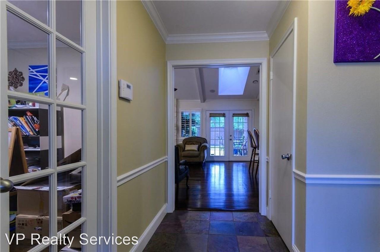 4278 Royal Ridge Dr - Photo 3 of 23