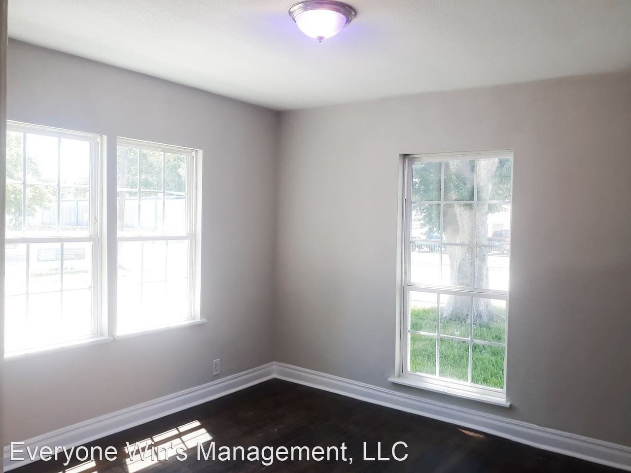 511 W Pioneer Dr - Photo 2 of 8