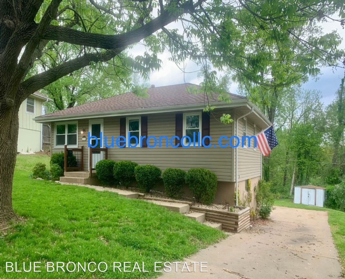 16318 E 34th St S - Photo 2 of 19