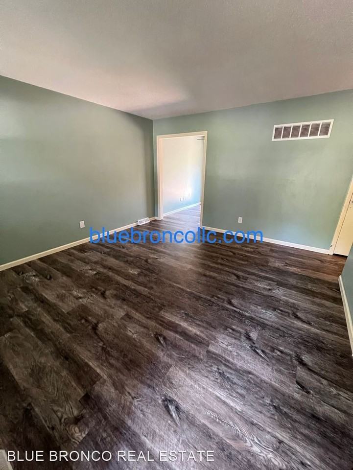 16318 E 34th St S - Photo 3 of 19