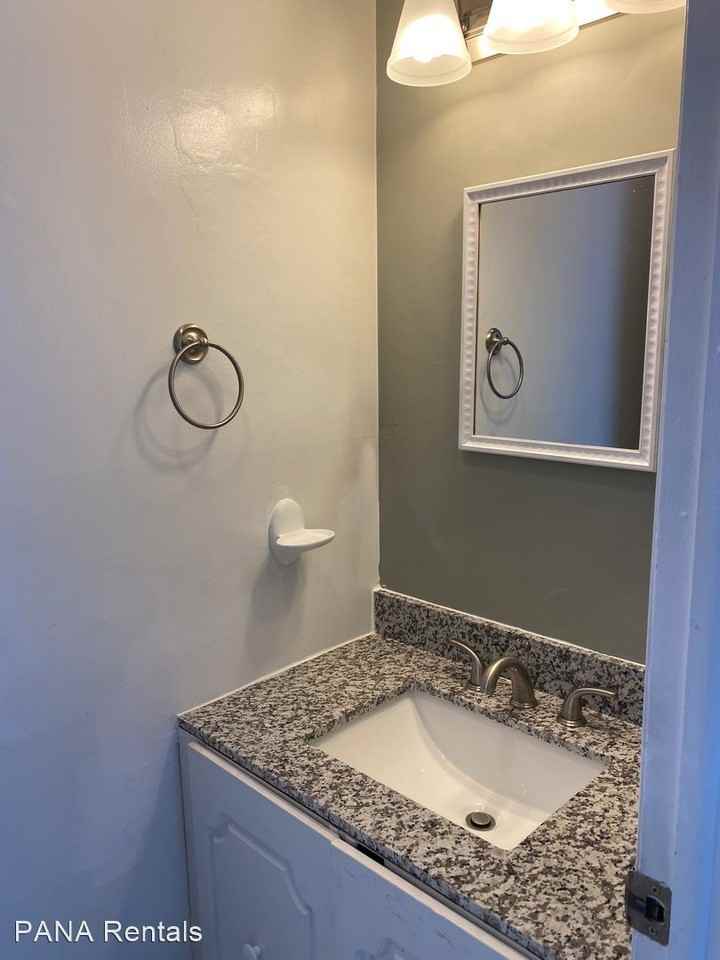 2020 Franklin Pl - Photo 2 of 12