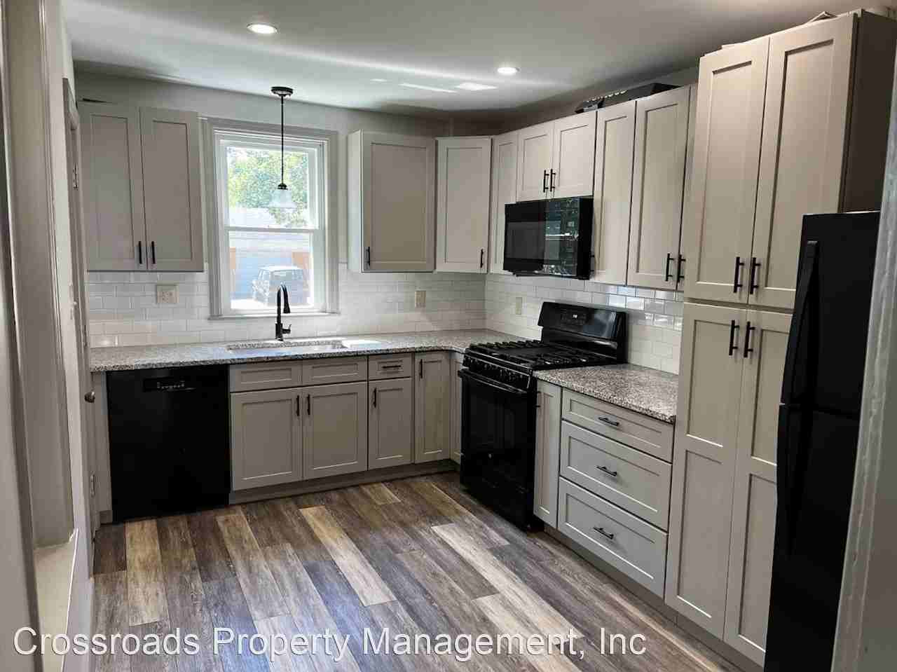 30 N Lee St - Photo 2 of 24