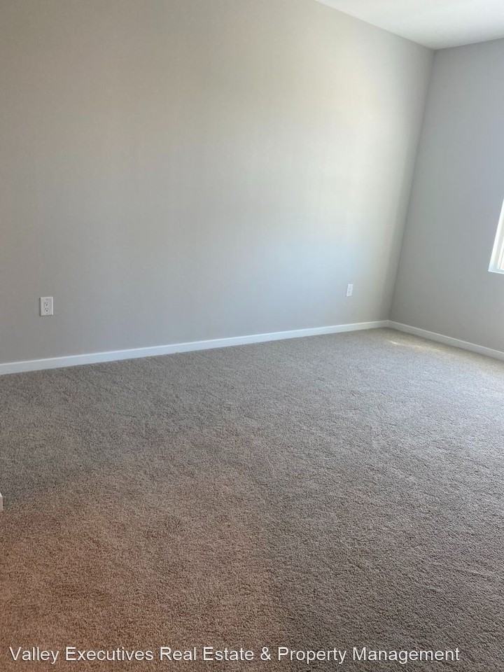 773 E Lark St #201 - Photo 3 of 16