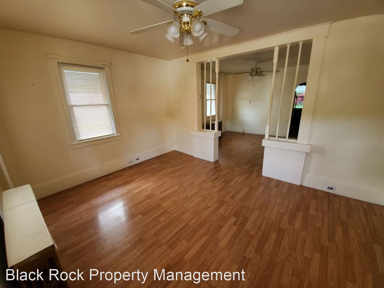 131 W Mill St - Photo 2 of 10