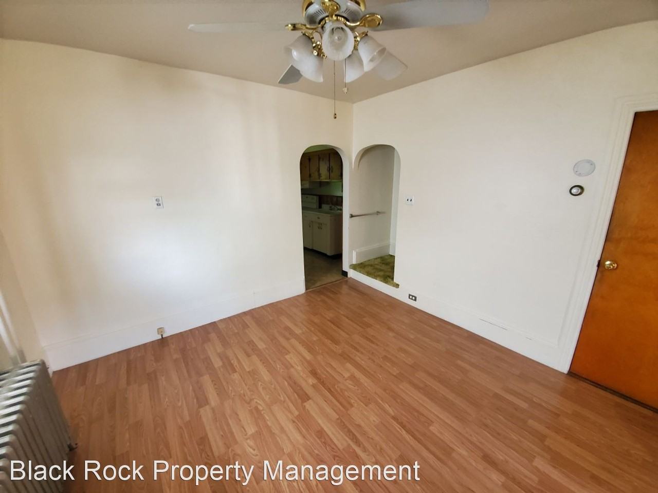 131 W Mill St - Photo 3 of 10