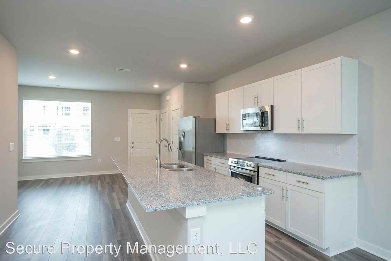 1767 Frodo Way - Photo 3 of 36