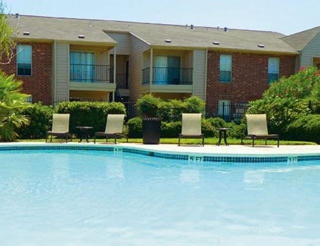 3210 69th St 6482g - Photo 2 of 5